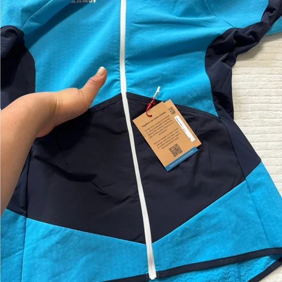 Mammut Women's Blue and Dark Blue Ski Jacket - Picture 6 of 16